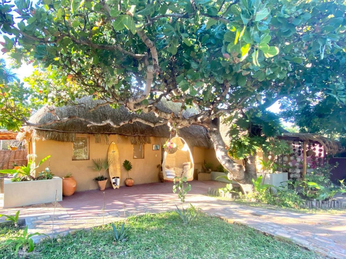 Mozambeat Motel Tofo Exterior photo
