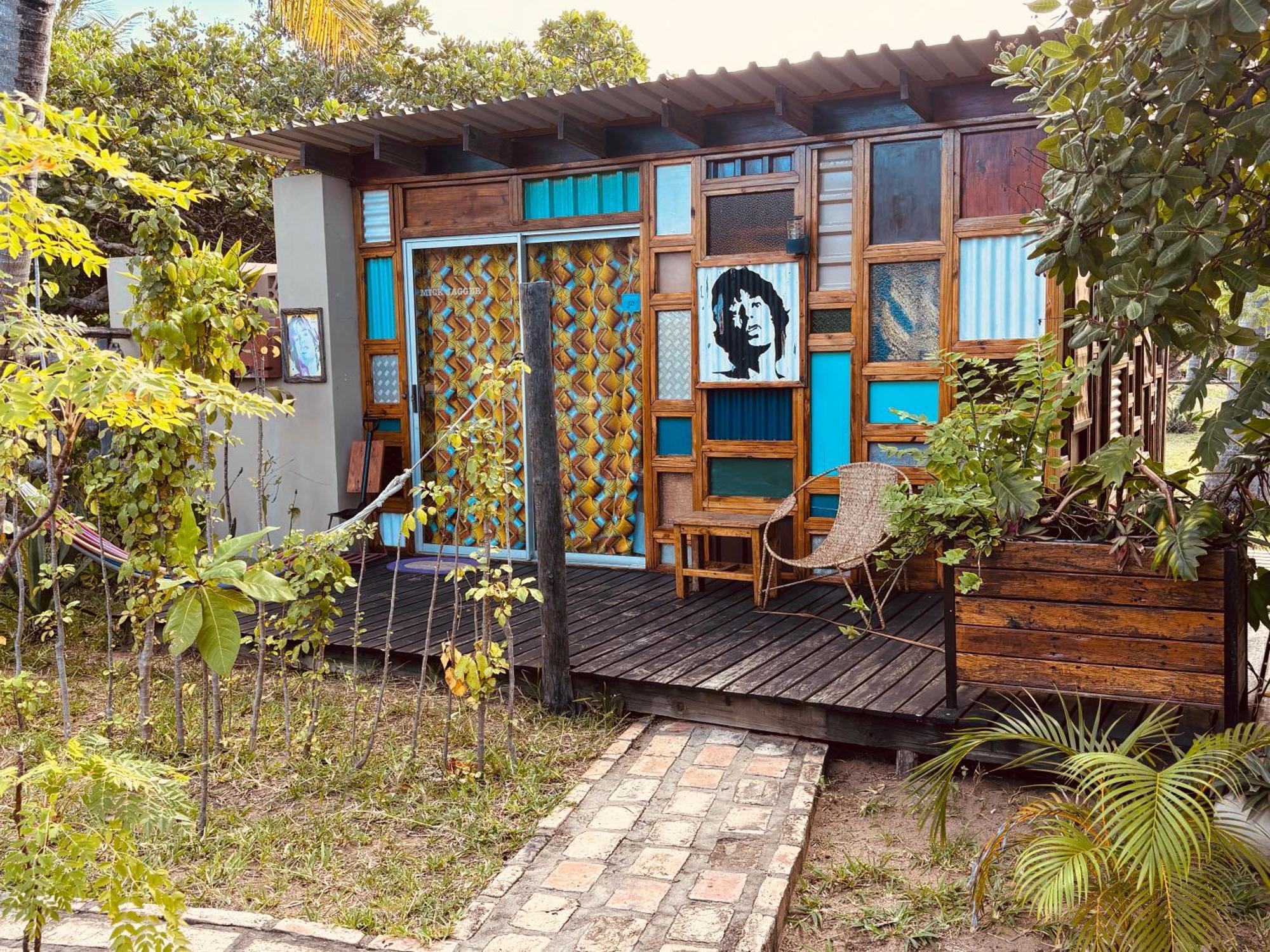 Mozambeat Motel Tofo Exterior photo